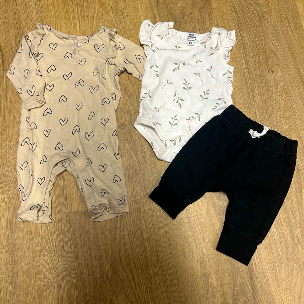 Set of Baby Outfits 0-3months